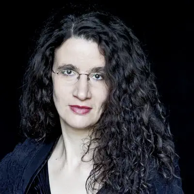 Listen to Juliane Laake, watch music videos, read bio, see tour dates & more!