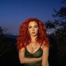 Dengarkan Nicole Simone, tonton video musik, baca bio, lihat tanggal tur & lainnya!