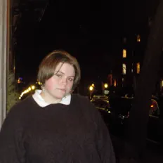Poslechněte si interpreta Nia Slayne, sledujte hudební videa, přečtěte si životopis, podívejte se na data turné a další informace.