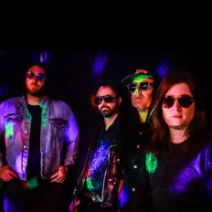 Escucha a Park Street Riot, mira videos musicales, lee su biografía, consulta las fechas de las gira y más.