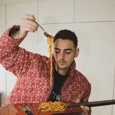 Escucha a Adam Ricci, mira videos musicales, lee su biografía, consulta las fechas de las gira y más.