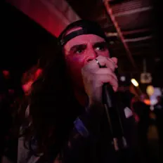 Luister naar Ammp, bekijk muziekvideo's, lees de bio, bekijk de tourdata, en meer!