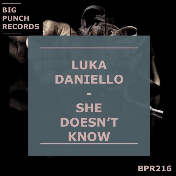 She Doesn't Know - Single