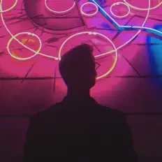 Dengarkan Ninn Tendo, tonton video musik, baca bio, lihat tanggal tur & lainnya!