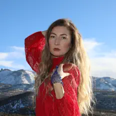 Hör dir SEAPORT an, schau dir Musikvideos an, lies die Biografie, finde Tourdaten und mehr!