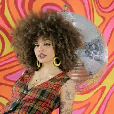 Malaika Jayneを聴いたり、ミュージックビデオを鑑賞したり、経歴やツアー日程などを確認したりしましょう！