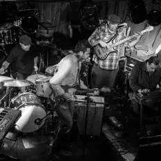 Poslechněte si interpreta Richfield, sledujte hudební videa, přečtěte si životopis, podívejte se na data turné a další informace.