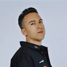 Poslechněte si interpreta Nautik, sledujte hudební videa, přečtěte si životopis, podívejte se na data turné a další informace.