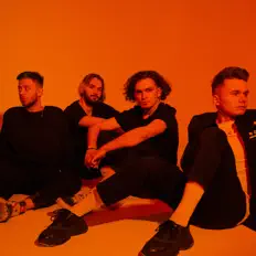 Poslechněte si interpreta pinkglasses, sledujte hudební videa, přečtěte si životopis, podívejte se na data turné a další informace.