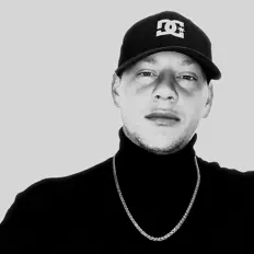 ENZを聴いたり、ミュージックビデオを鑑賞したり、経歴やツアー日程などを確認したりしましょう！