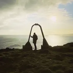 聆聽 Lightning In A Twilight Hour、觀看音樂影片、閱讀小傳、查看巡演日期等！