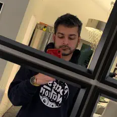 聆聽 Kollux、觀看音樂影片、閱讀小傳、查看巡演日期等！