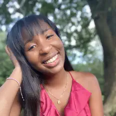 Ascolta Brianne Matthews, guarda video musicali, leggi la biografia, vedi le date del tour & altro!