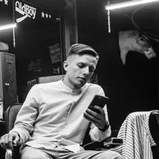 CCOCOONNを聴いたり、ミュージックビデオを鑑賞したり、経歴やツアー日程などを確認したりしましょう！