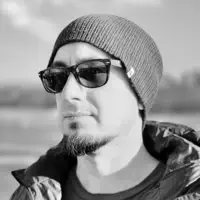 undefined dinle, müzik videolarını izle, biyografisini oku, tur tarihlerini ve daha fazlasını gör!
