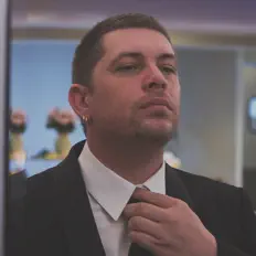 Poslechněte si interpreta SyZtyM, sledujte hudební videa, přečtěte si životopis, podívejte se na data turné a další informace.