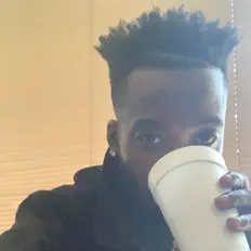 DerrienWhite dinle, müzik videolarını izle, biyografisini oku, tur tarihlerini ve daha fazlasını gör!