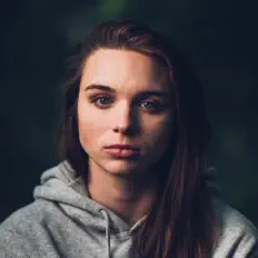 Ouça Emma Peridot, assista a videoclipes, leia a biografia, veja as datas das turnês e mais!