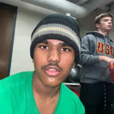 AM/WASを聴いたり、ミュージックビデオを鑑賞したり、経歴やツアー日程などを確認したりしましょう！