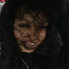 Hör dir Yuvi an, schau dir Musikvideos an, lies die Biografie, finde Tourdaten und mehr!