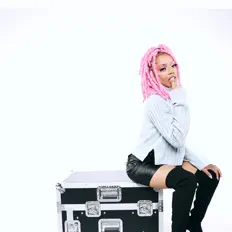 Meggolaaを聴いたり、ミュージックビデオを鑑賞したり、経歴やツアー日程などを確認したりしましょう！