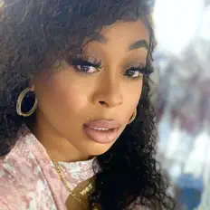 Poslechněte si interpreta Nya Couture, sledujte hudební videa, přečtěte si životopis, podívejte se na data turné a další informace.