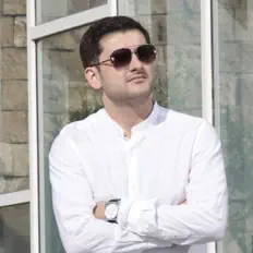 Yaşar Cəlilovを聴いたり、ミュージックビデオを鑑賞したり、経歴やツアー日程などを確認したりしましょう！