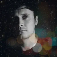 聆聽 undefined、觀看音樂影片、閱讀小傳、查看巡演日期等！