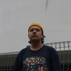 Dengarkan Reeq, tonton video musik, baca bio, lihat tanggal tur & lainnya!