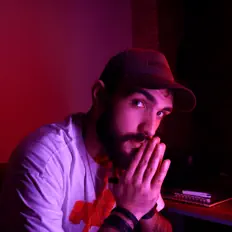 CanKoc을(를) 듣고, 뮤직 비디오를 보고, 약력을 읽고, 투어 일정 등을 확인하세요!