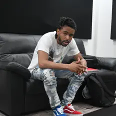 Escucha a Ivo, mira videos musicales, lee su biografía, consulta las fechas de las gira y más.