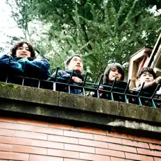 聆聽 Peace、觀看音樂影片、閱讀小傳、查看巡演日期等！