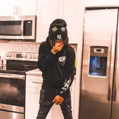 Ascolta Sacho, guarda video musicali, leggi la biografia, vedi le date del tour & altro!