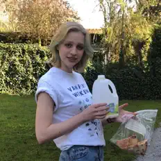 Poslechněte si interpreta Imogen Lowe, sledujte hudební videa, přečtěte si životopis, podívejte se na data turné a další informace.