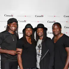 Dengarkan McAuley, tonton video musik, baca bio, lihat tanggal tur & lainnya!