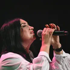 Svetlana Shapovalovaを聴いたり、ミュージックビデオを鑑賞したり、経歴やツアー日程などを確認したりしましょう！