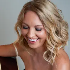 Dengarkan Laura Van Duzer, tonton video musik, baca bio, lihat tanggal tur & lainnya!