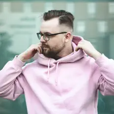 NOT.MEを聴いたり、ミュージックビデオを鑑賞したり、経歴やツアー日程などを確認したりしましょう！