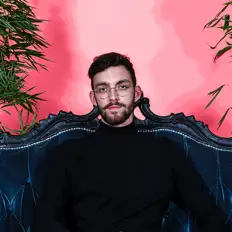 Ouve Wayata, vê vídeos de música, lê a biografia, vê as datas da digressão e muito mais!