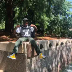 聆聽 xzxFREAK、觀看音樂影片、閱讀小傳、查看巡演日期等！