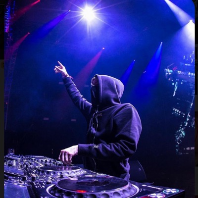 KIM WANG OFFICIAL - ស្រលាញ់ស្រីស្រុកសុរិន Bok Bass (feat. NV Music)