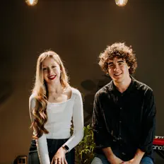 Dengarkan Messengers, tonton video musik, baca bio, lihat tanggal tur & lainnya!