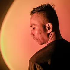 收听 Effen、观看音乐视频、阅读小传、查看巡演日期等 ！