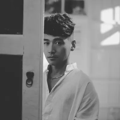 Listen to Yi Jie Qi, watch music videos, read bio, see tour dates & more!