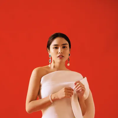 Listen to Indi Edilbayeva, watch music videos, read bio, see tour dates & more!