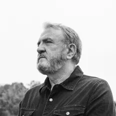 Tim Kellyを聴いたり、ミュージックビデオを鑑賞したり、経歴やツアー日程などを確認したりしましょう！