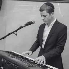 Listen to שניאור לרר, watch music videos, read bio, see tour dates & more!
