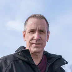 Steve Riley सुनें, म्यूज़िक वीडियो देखें, बायो पढ़ें, दौरे की तारीखें और बहुत कुछ देखें!