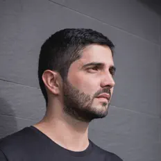 收听 Adveniens、观看音乐视频、阅读小传、查看巡演日期等 ！