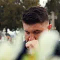 De